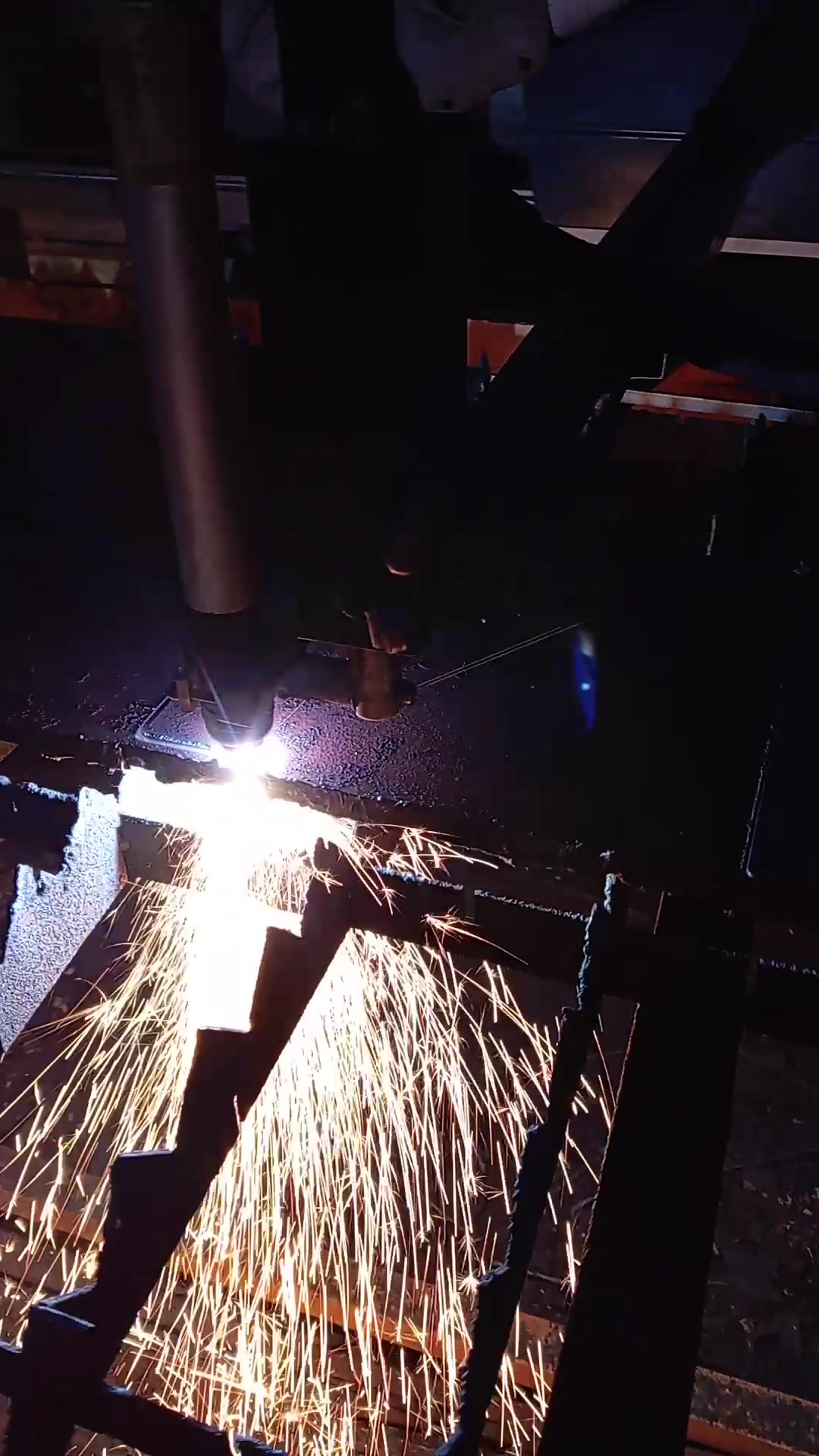 Corte CNC por plasma en acción